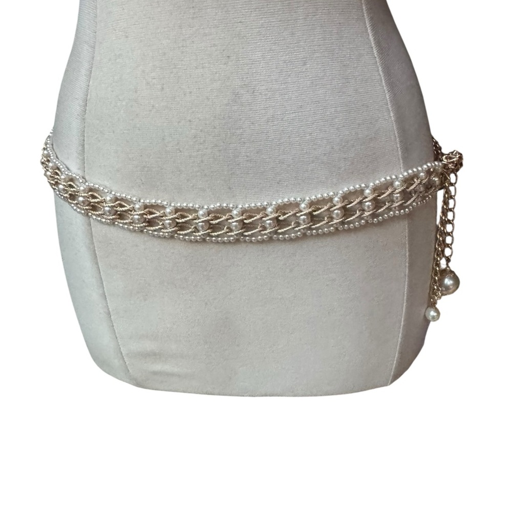 1980s/Early 90s Multi-Layered Sparkly Gold Tone Chain Belt w/Faux Pearls & Toggl